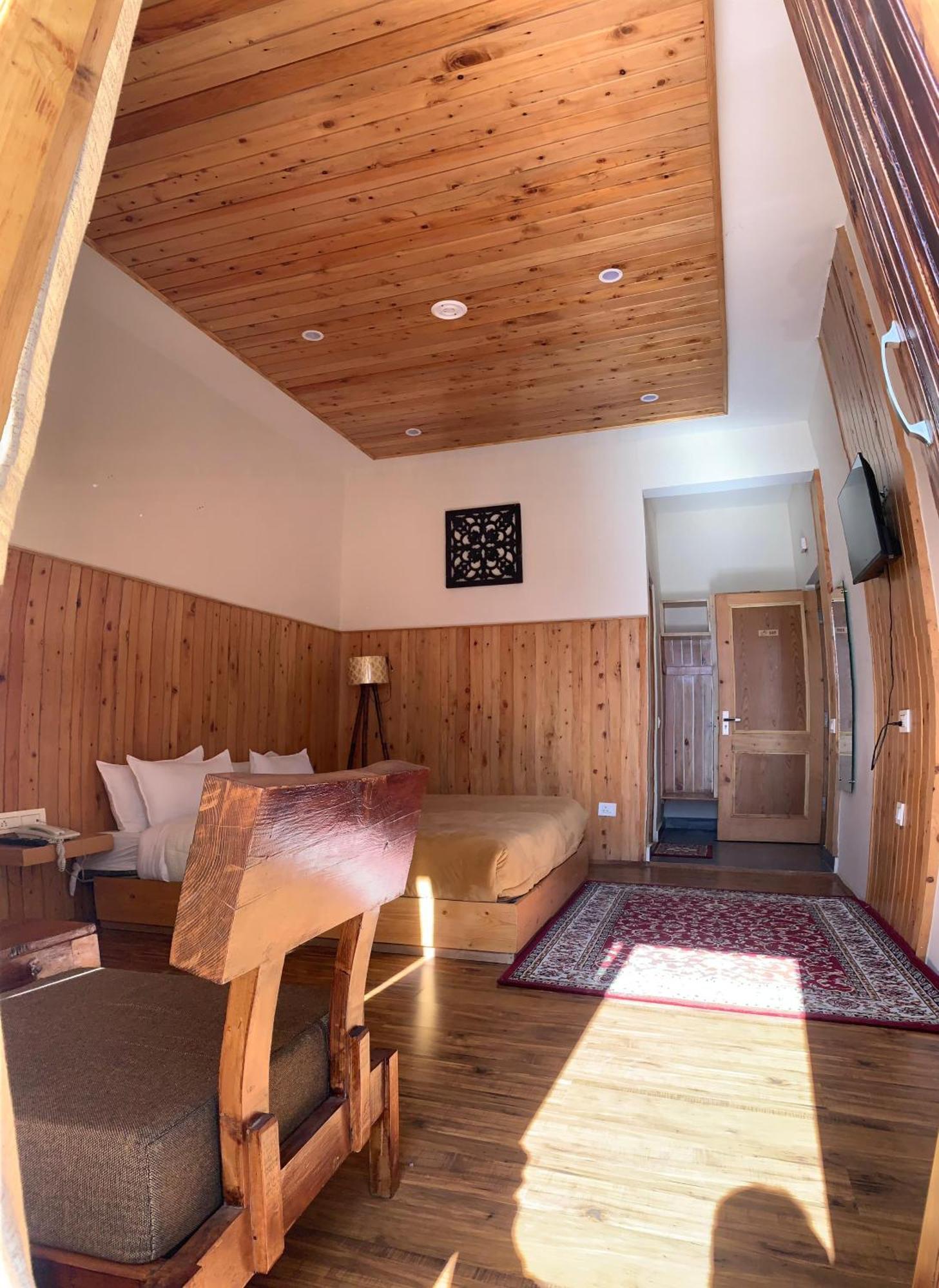 The Bulevar - Whispering Willows Hotel Sissu Buitenkant foto