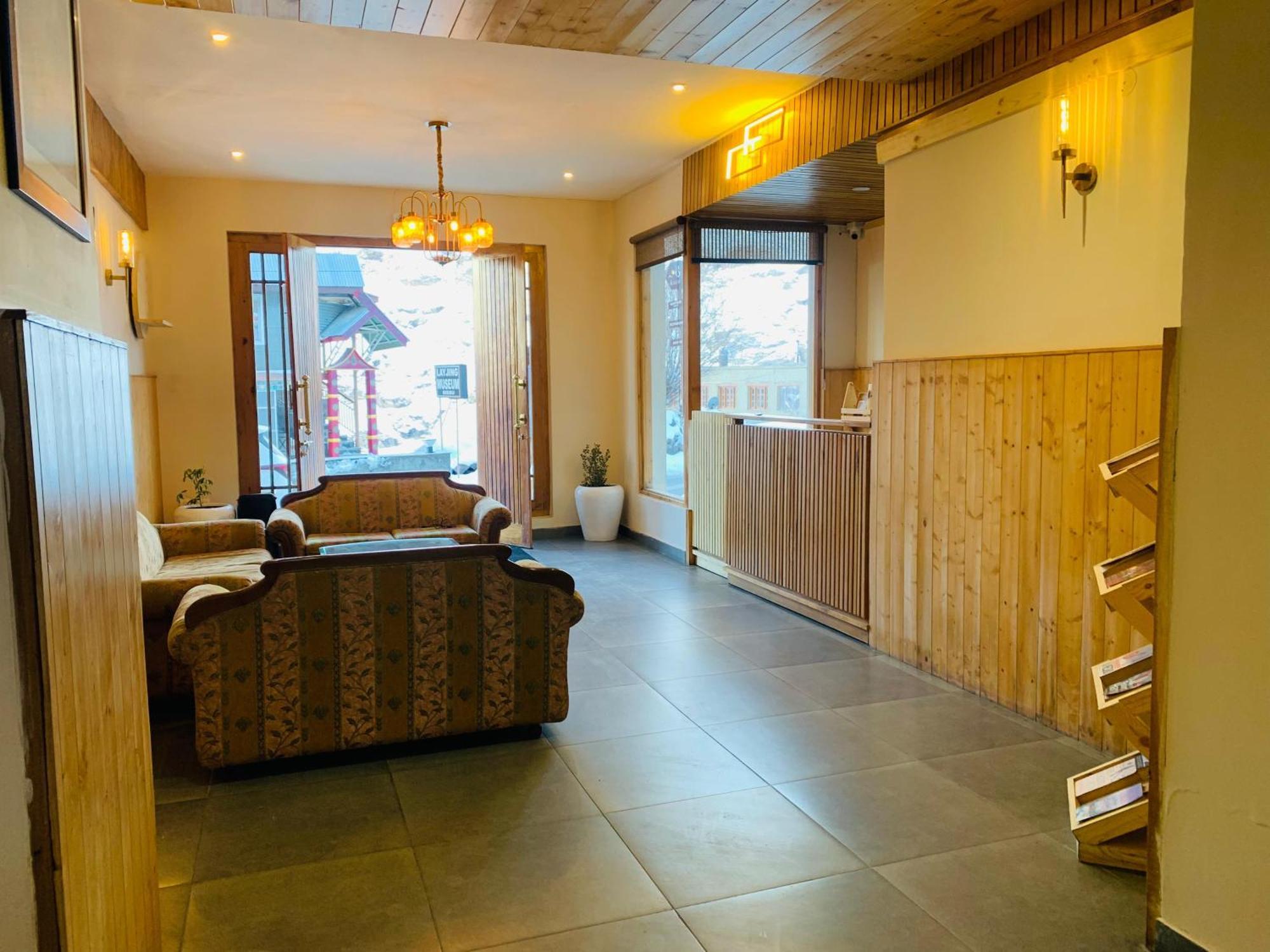 The Bulevar - Whispering Willows Hotel Sissu Buitenkant foto