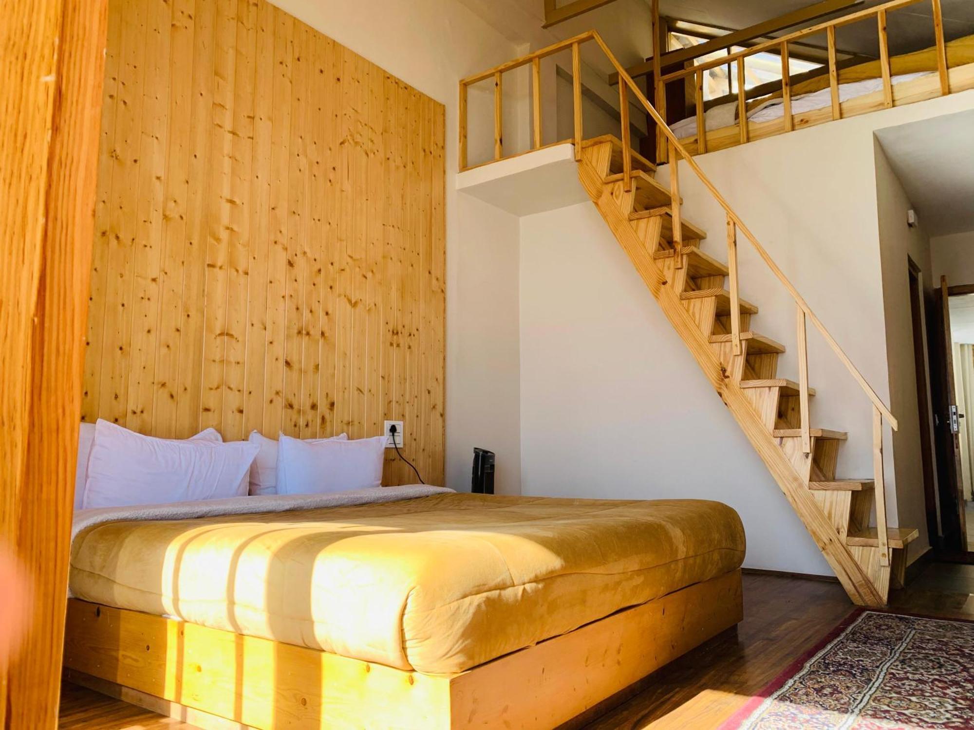 The Bulevar - Whispering Willows Hotel Sissu Buitenkant foto