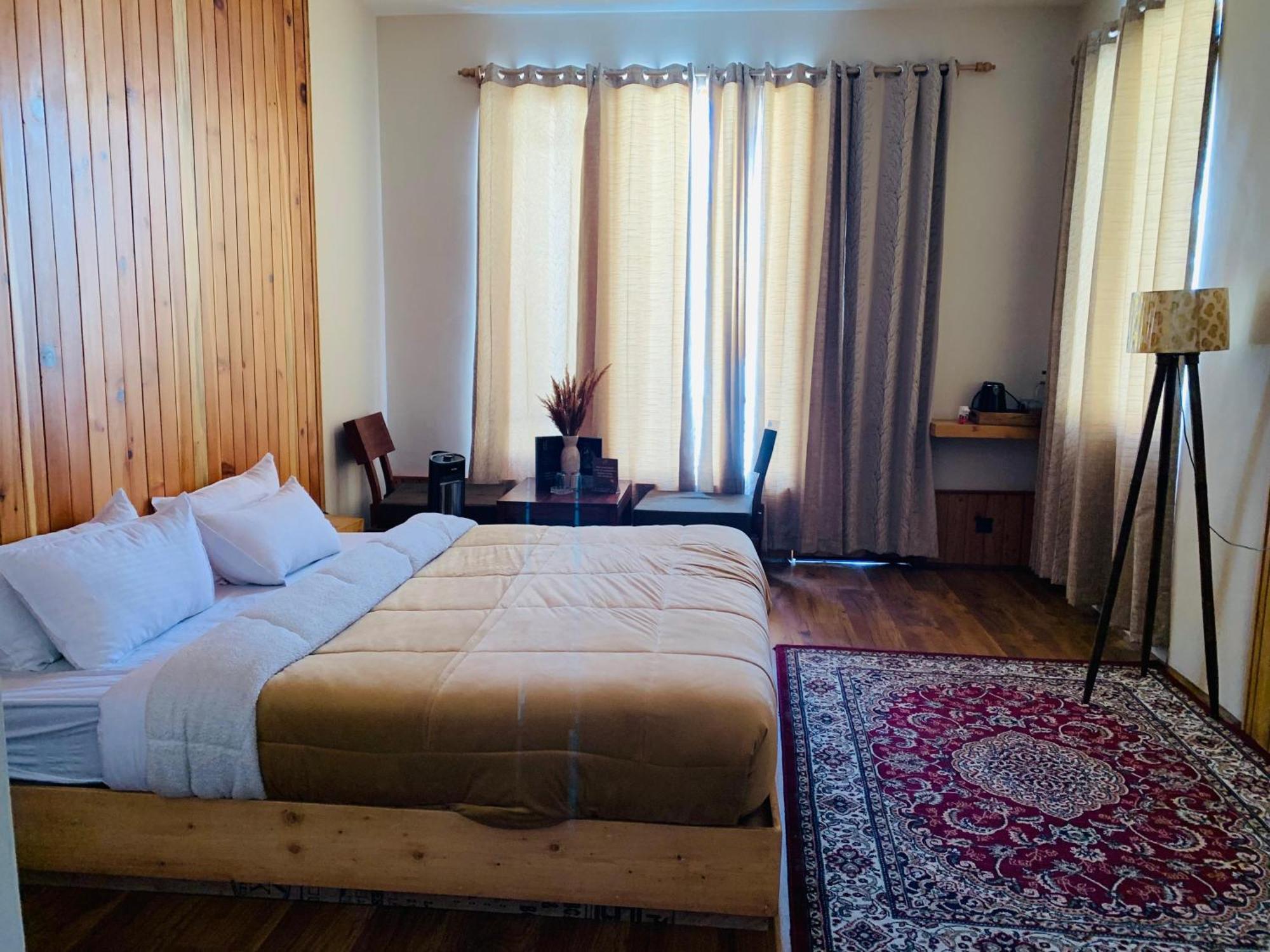 The Bulevar - Whispering Willows Hotel Sissu Buitenkant foto