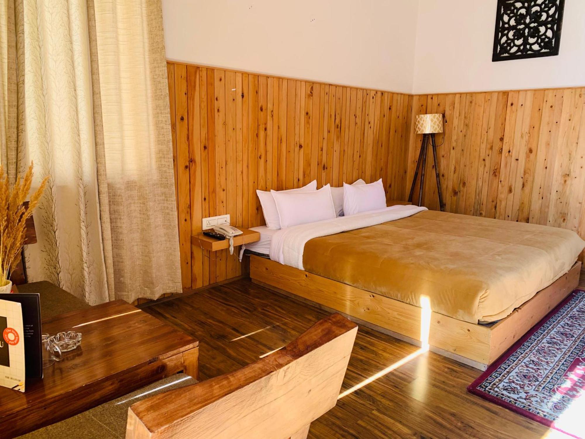 The Bulevar - Whispering Willows Hotel Sissu Buitenkant foto