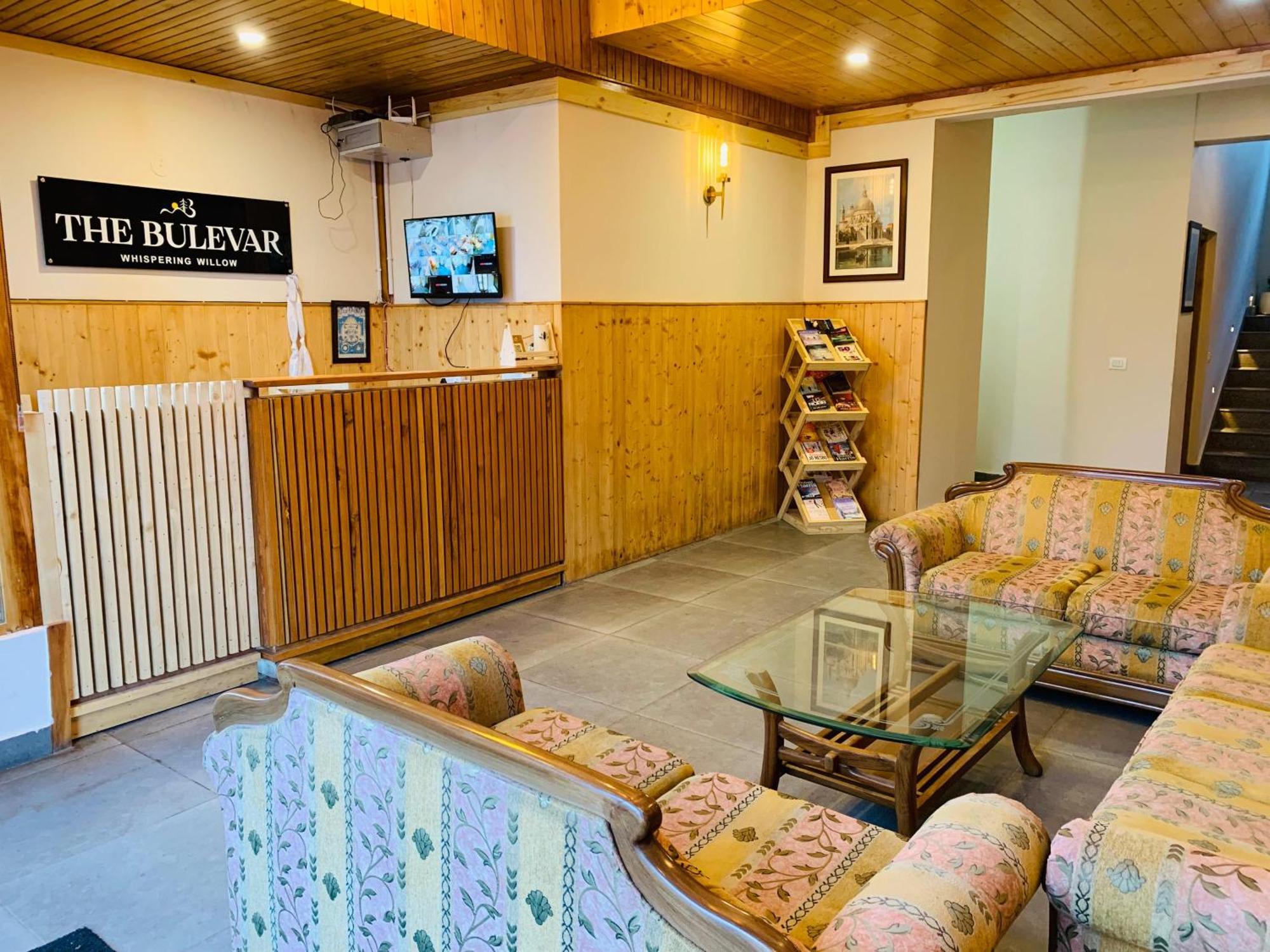 The Bulevar - Whispering Willows Hotel Sissu Buitenkant foto