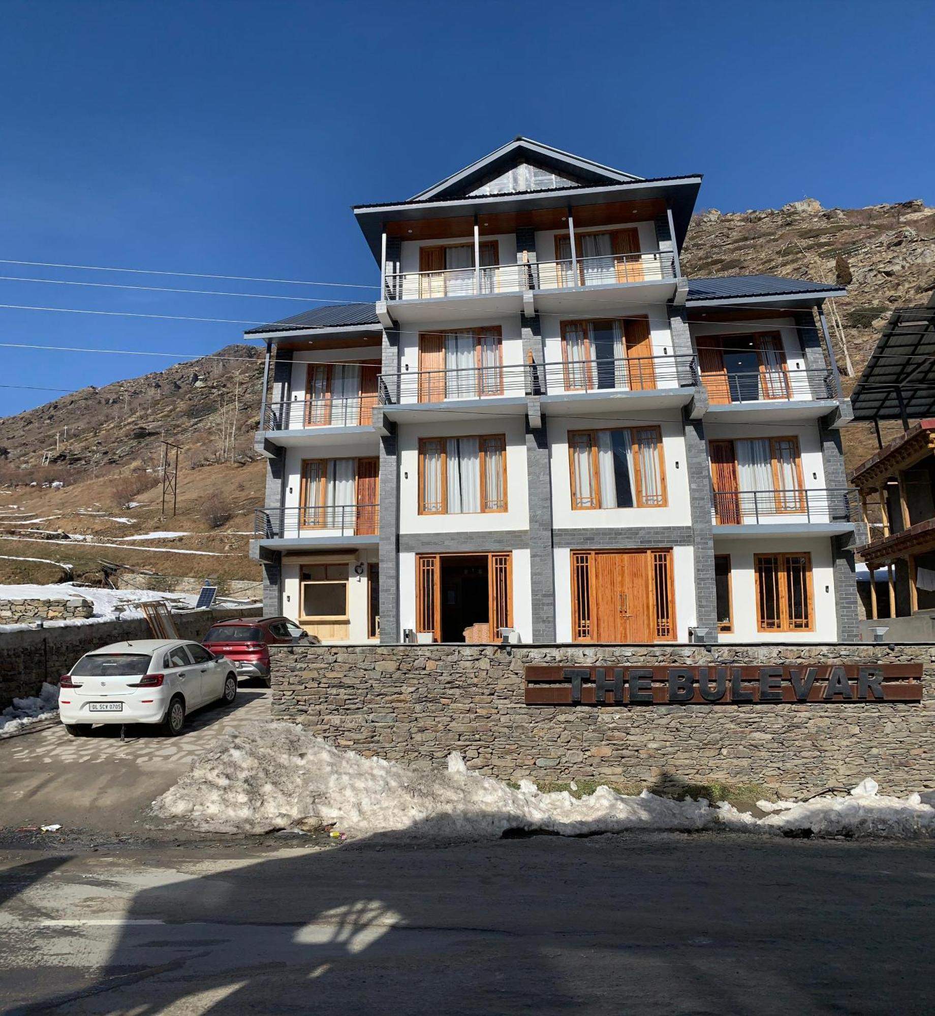 The Bulevar - Whispering Willows Hotel Sissu Buitenkant foto
