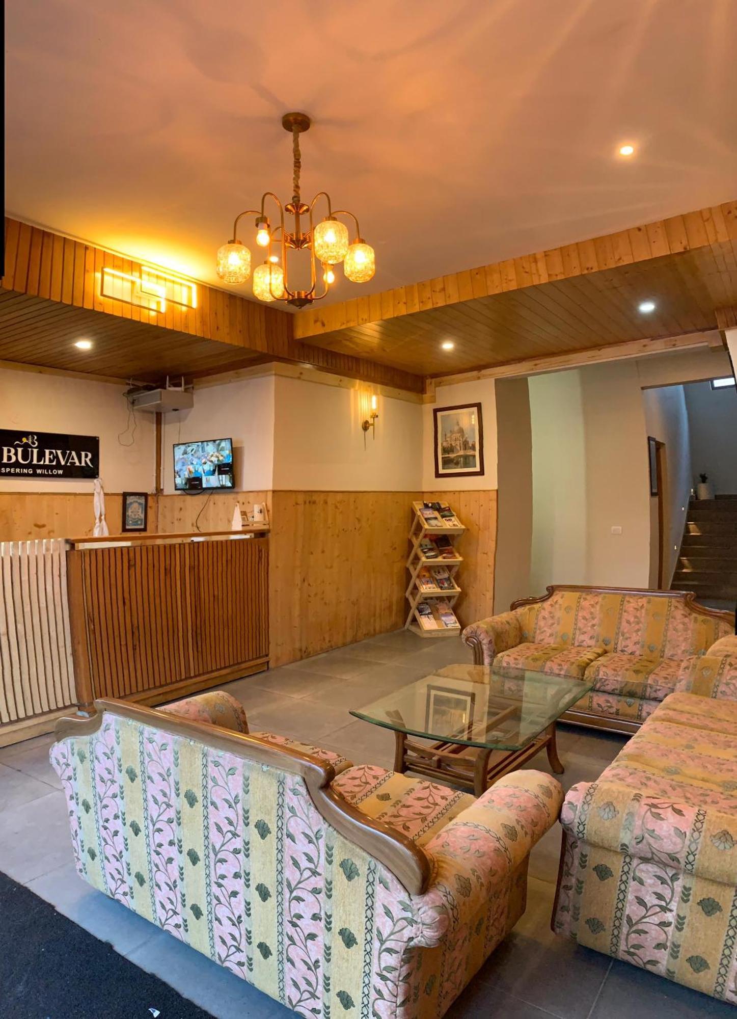 The Bulevar - Whispering Willows Hotel Sissu Buitenkant foto